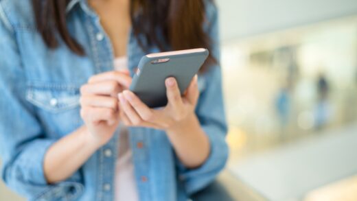 Czym kierować się wybierając trwałe etui na telefon? 11