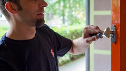 Jak wymienić zamek w drzwiach – poradnik