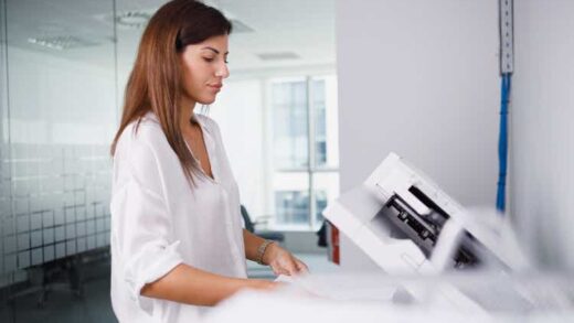 Funkcjonalne rozwiązania i sprzęt, które usprawniają pracę w biurze 9